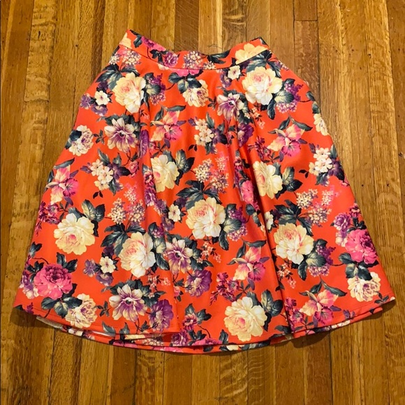 ASOS floral print circle skirt in scuba material - Picture 2 of 6